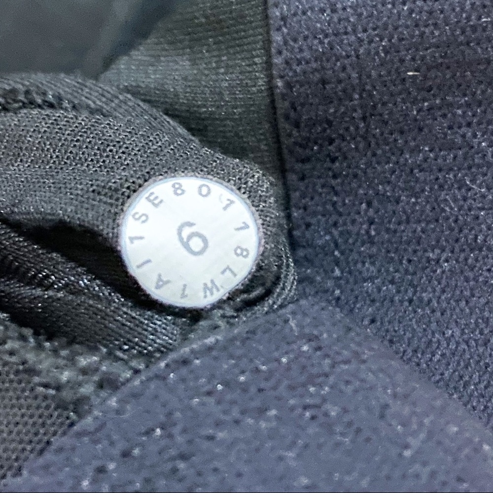 Lululemon cropped Tank top - Picture 5 of 6